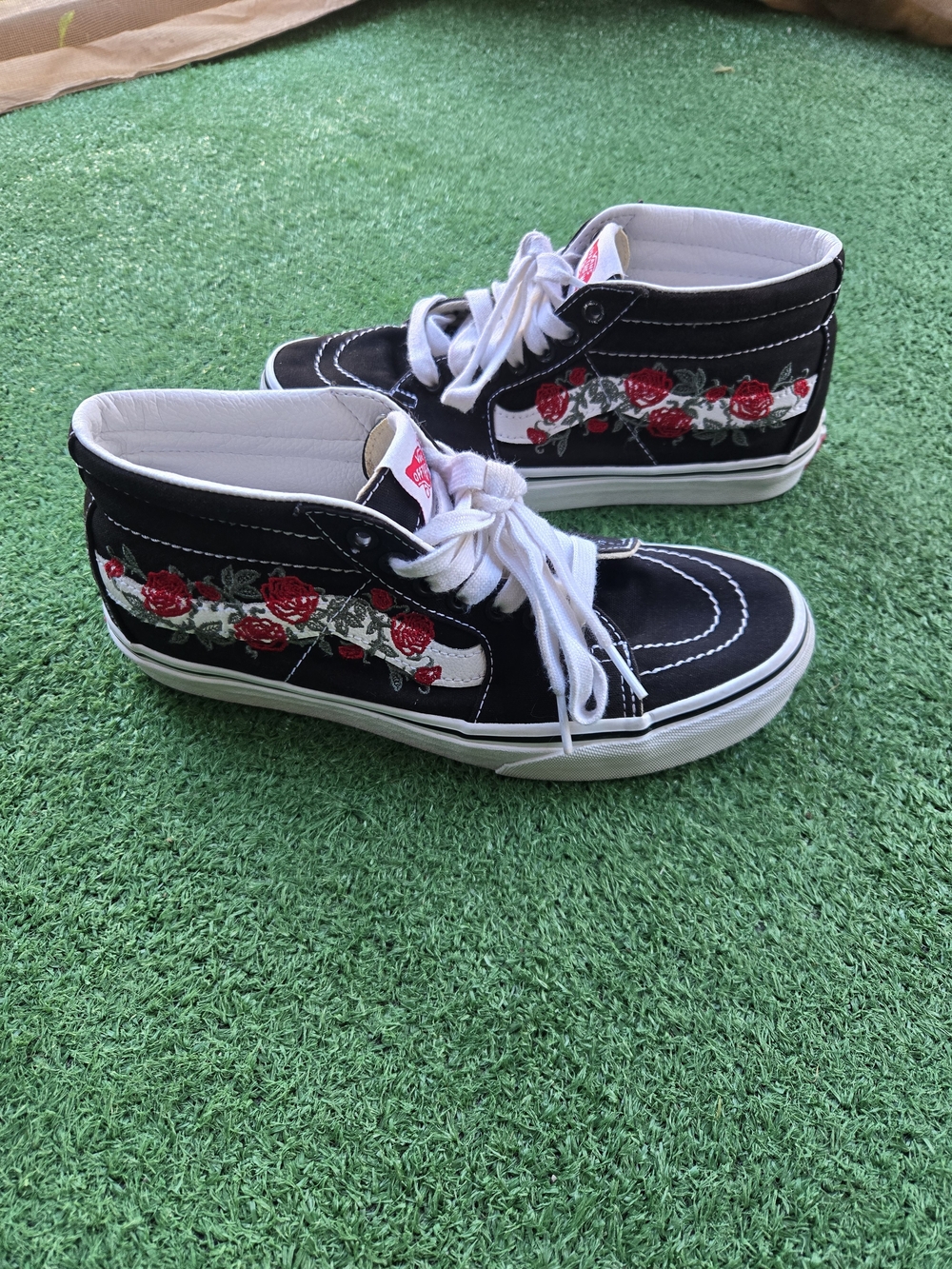 Vans Sk8-Mid Reissue 'Rose Thorns' Size Womens 8.5 and Mens 7